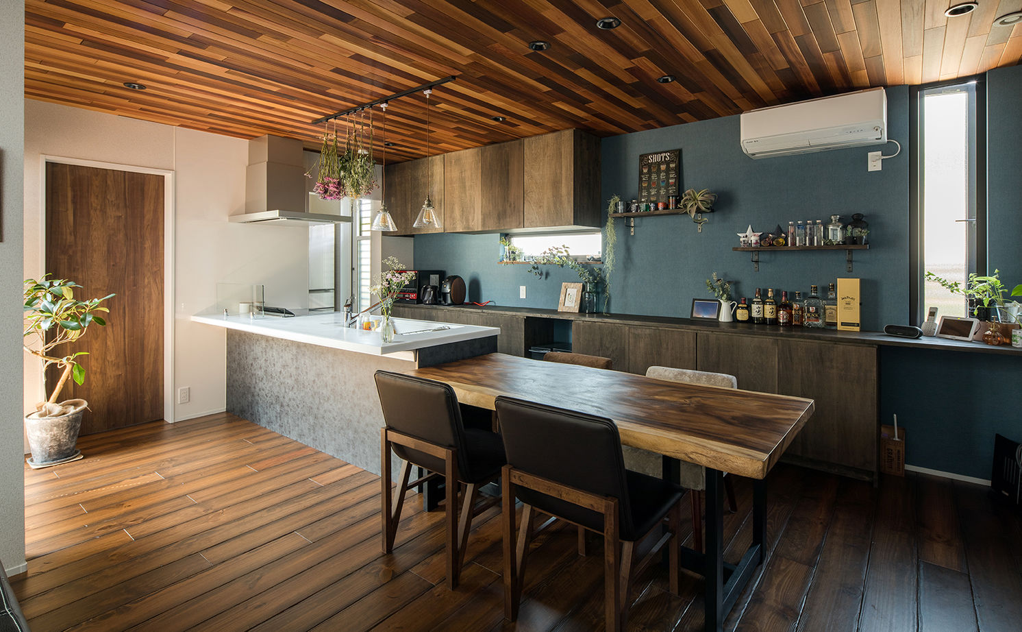 ルポハウス一級建築士事務所 【滋賀/2000万円台/間取り図】横ガルバのガレージハウス。アンティークパイン＆デニムクロスの空間で寛ぐの建築実例画像2