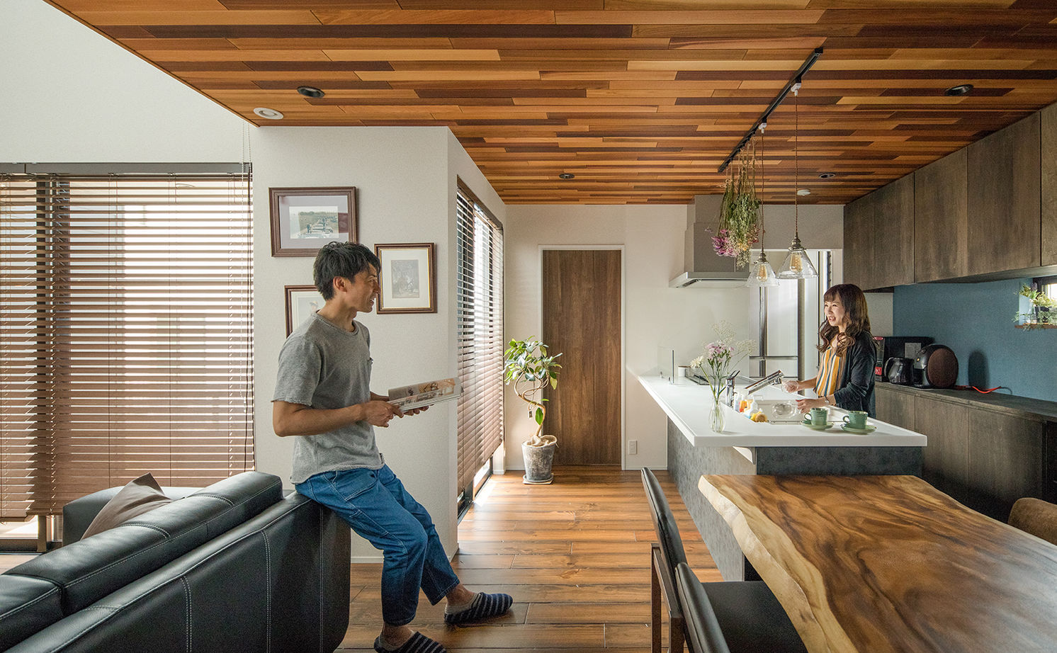 ルポハウス一級建築士事務所 【滋賀/2000万円台/間取り図】横ガルバのガレージハウス。アンティークパイン＆デニムクロスの空間で寛ぐの建築実例画像3