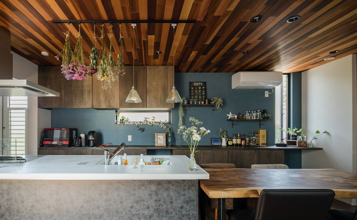 ルポハウス一級建築士事務所 【滋賀/2000万円台/間取り図】横ガルバのガレージハウス。アンティークパイン＆デニムクロスの空間で寛ぐの建築実例画像4