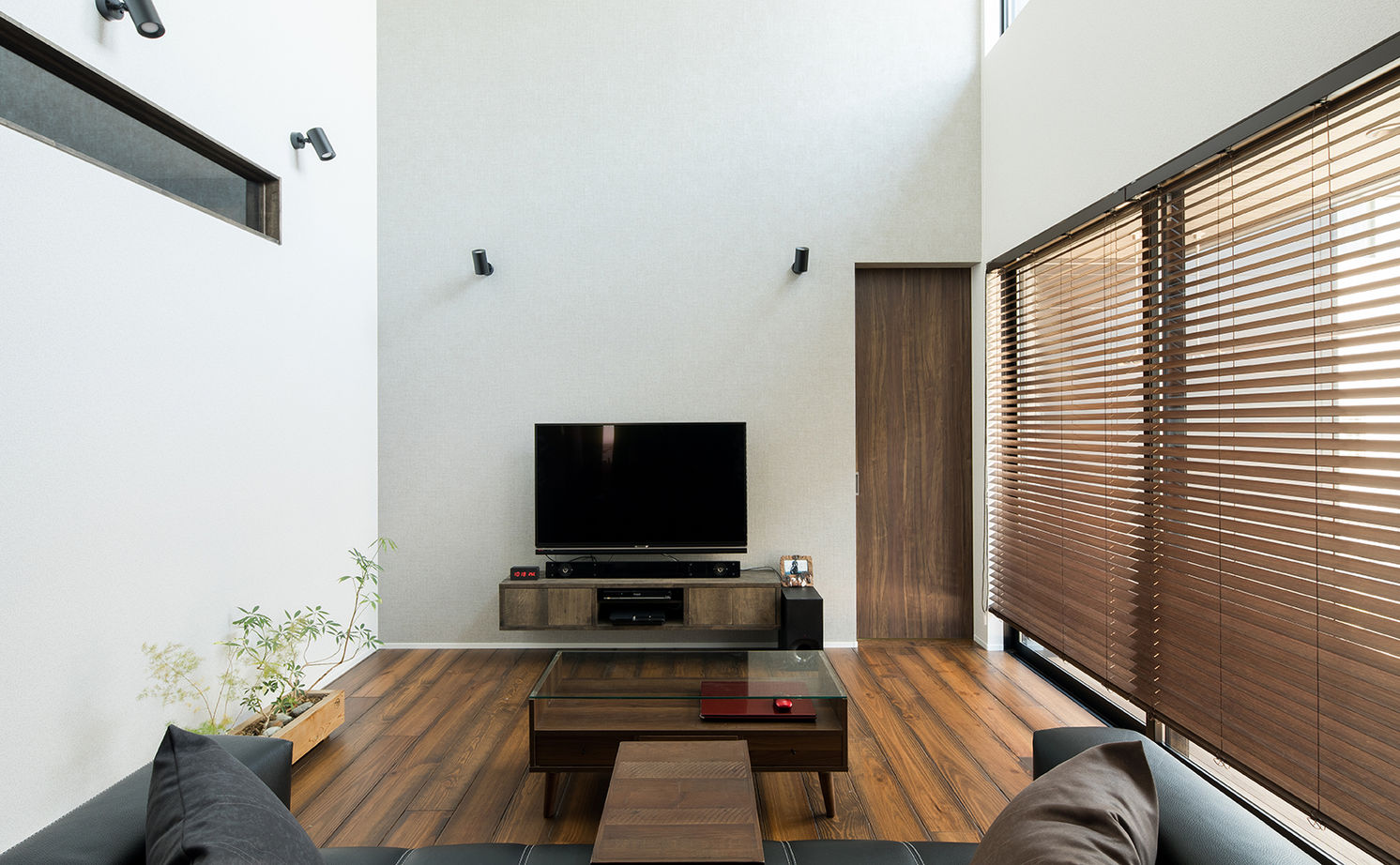 ルポハウス一級建築士事務所 【滋賀/2000万円台/間取り図】横ガルバのガレージハウス。アンティークパイン＆デニムクロスの空間で寛ぐの建築実例画像8