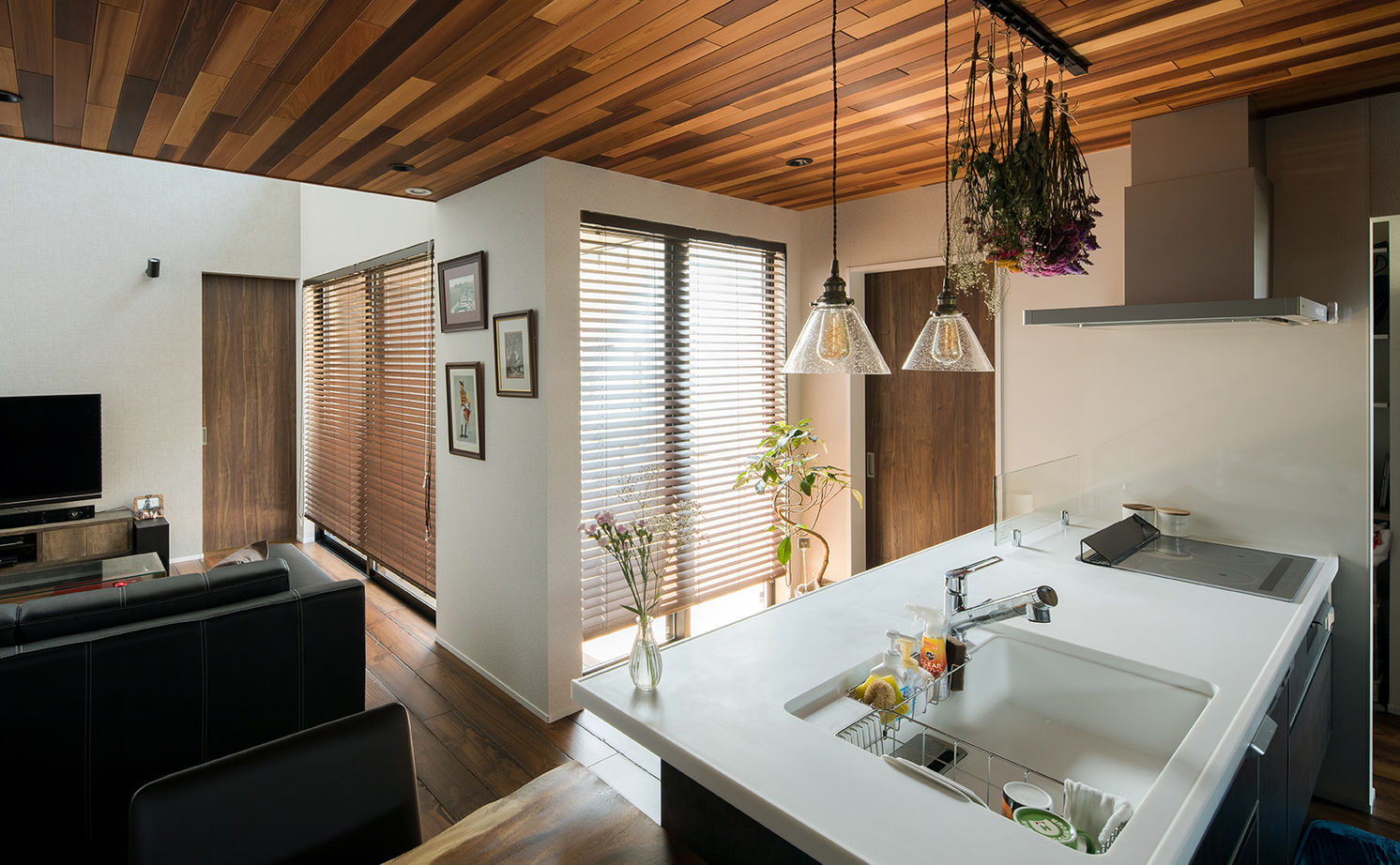 ルポハウス一級建築士事務所 【滋賀/2000万円台/間取り図】横ガルバのガレージハウス。アンティークパイン＆デニムクロスの空間で寛ぐの建築実例画像14