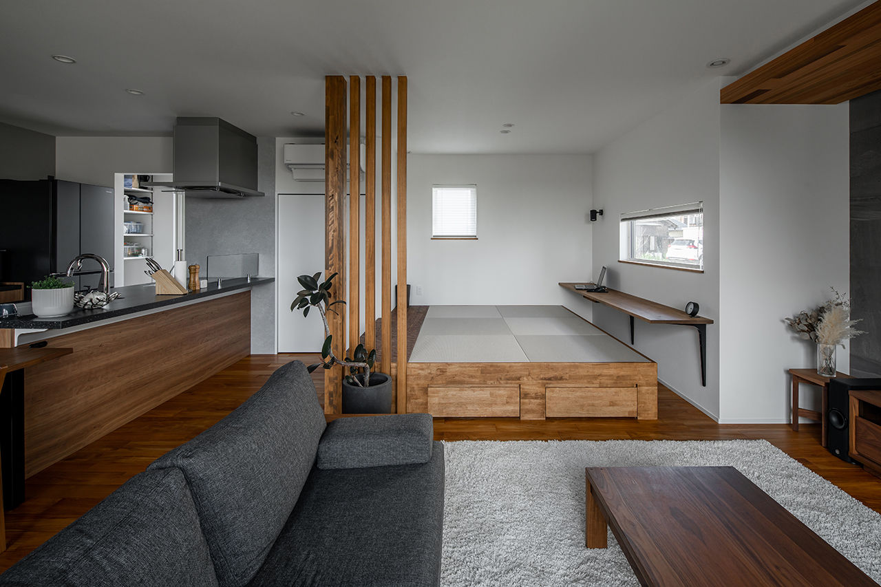 ルポハウス一級建築士事務所 【3000万円台/滋賀/庭付き】チークの床が映える家。Ｌ字の下がり天井が引き立てる上質な空間の建築実例画像5