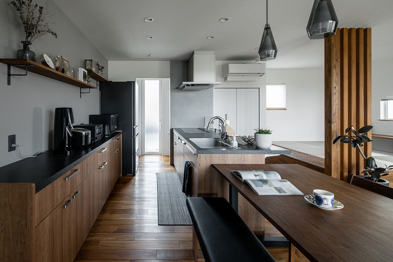 ルポハウス一級建築士事務所 【3000万円台/滋賀/庭付き】チークの床が映える家。Ｌ字の下がり天井が引き立てる上質な空間の建築実例画像7