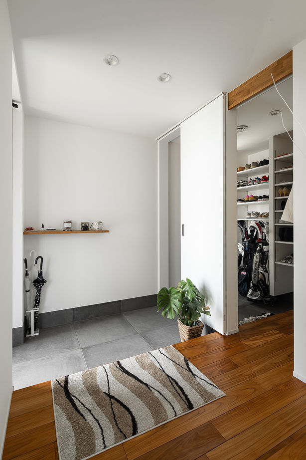 ルポハウス一級建築士事務所 【3000万円台/滋賀/庭付き】チークの床が映える家。Ｌ字の下がり天井が引き立てる上質な空間の建築実例画像9