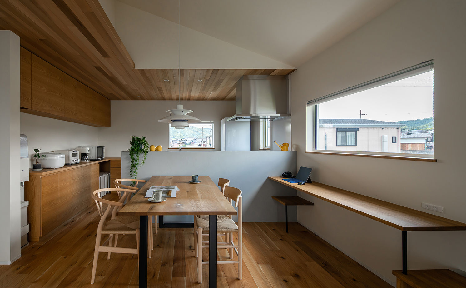 ルポハウス一級建築士事務所 【2000万円台/京都/自然素材】温かな光を感じる家。風景の中に溶け込むような２階リビングで暮らすの建築実例画像4