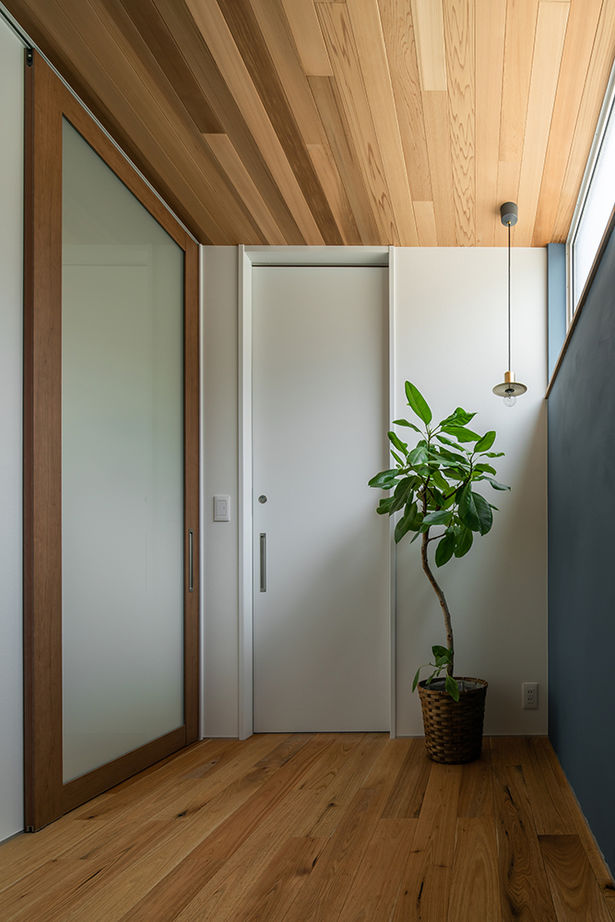 ルポハウス一級建築士事務所 【2000万円台/京都/自然素材】温かな光を感じる家。風景の中に溶け込むような２階リビングで暮らすの建築実例画像18