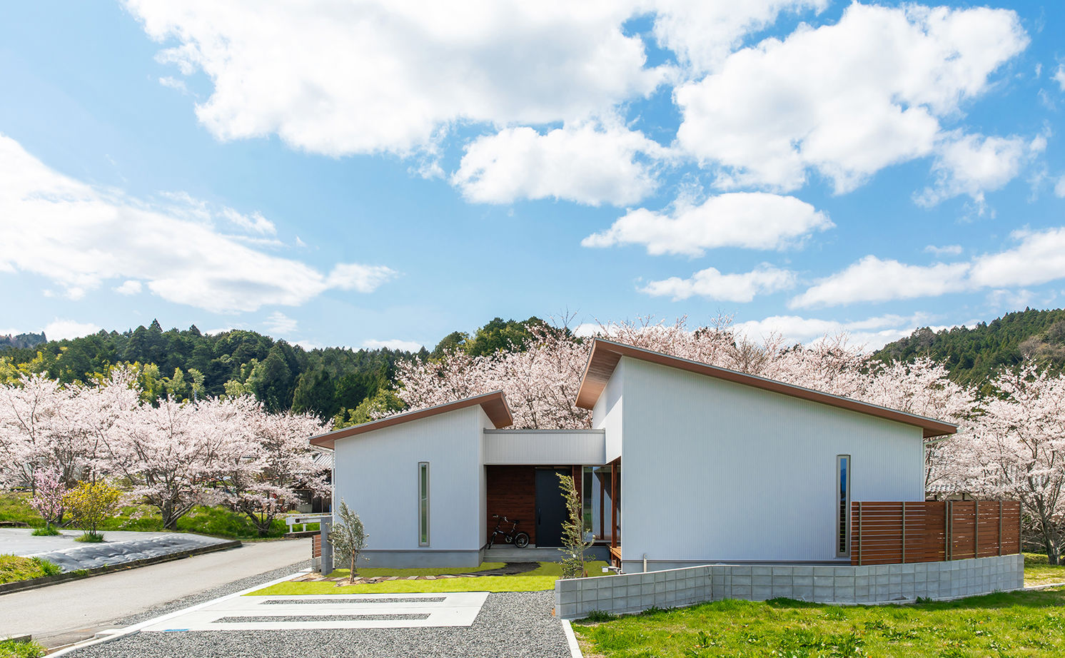 ルポハウス一級建築士事務所 【滋賀/平屋/2000万円台/30坪台/間取り図】サクラ並木を望む窓とストレスフリーの間取りに癒される日々の建築実例画像16