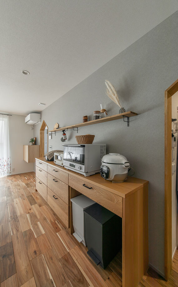 ルポハウス一級建築士事務所 【2000万円台/滋賀/吹抜け】猫と暮らす「への字」大屋根の家。おうち図書室やウッドデッキに寛ぐ空間の建築実例画像7