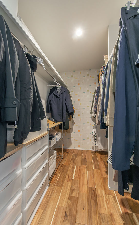 ルポハウス一級建築士事務所 【2000万円台/滋賀/吹抜け】猫と暮らす「への字」大屋根の家。おうち図書室やウッドデッキに寛ぐ空間の建築実例画像19