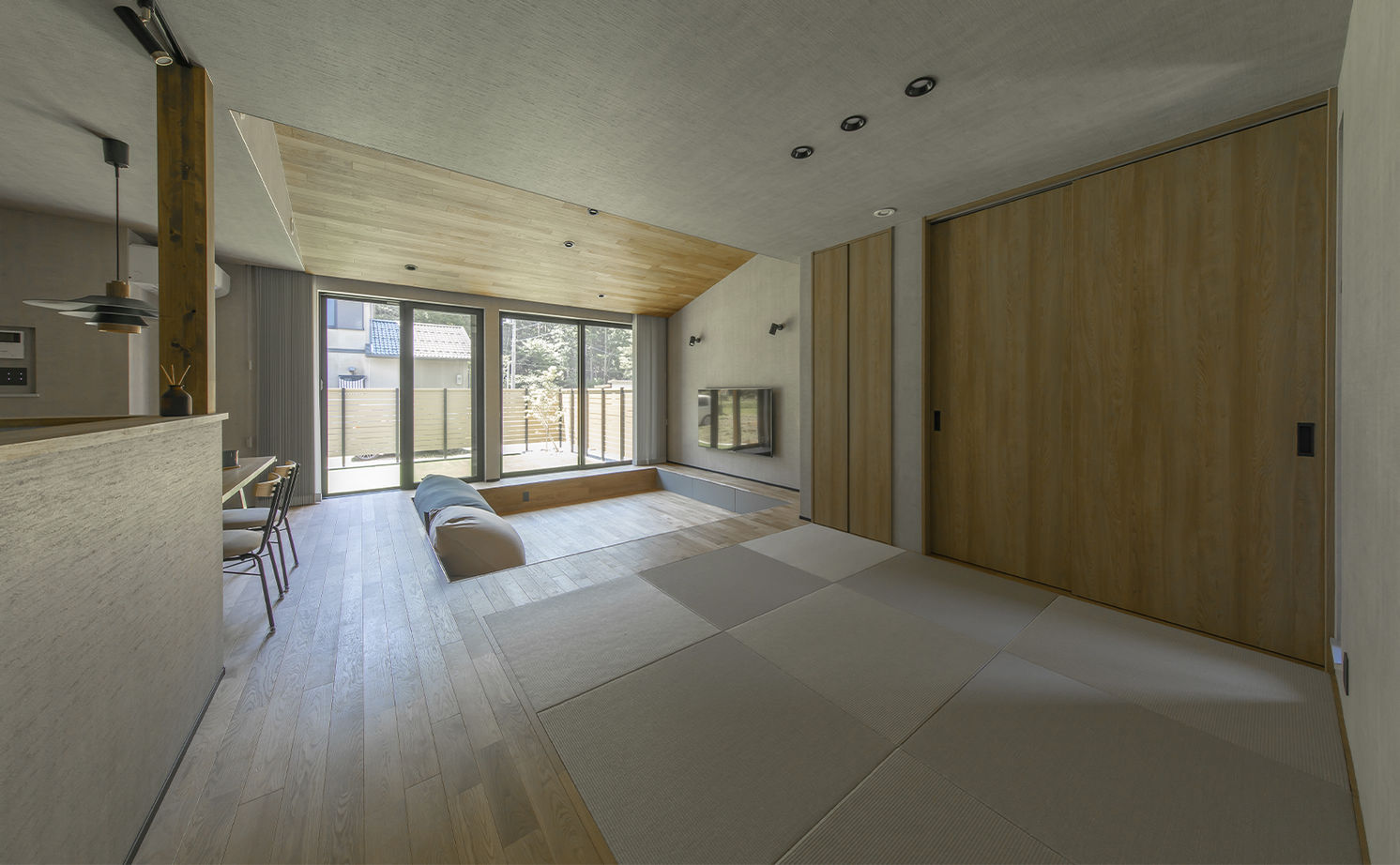 ルポハウス一級建築士事務所 【平屋／勾配天井／2000万円台／滋賀／自然】居心地よい山沿いの平屋。自然のなかで育む豊かな暮らしの建築実例画像3