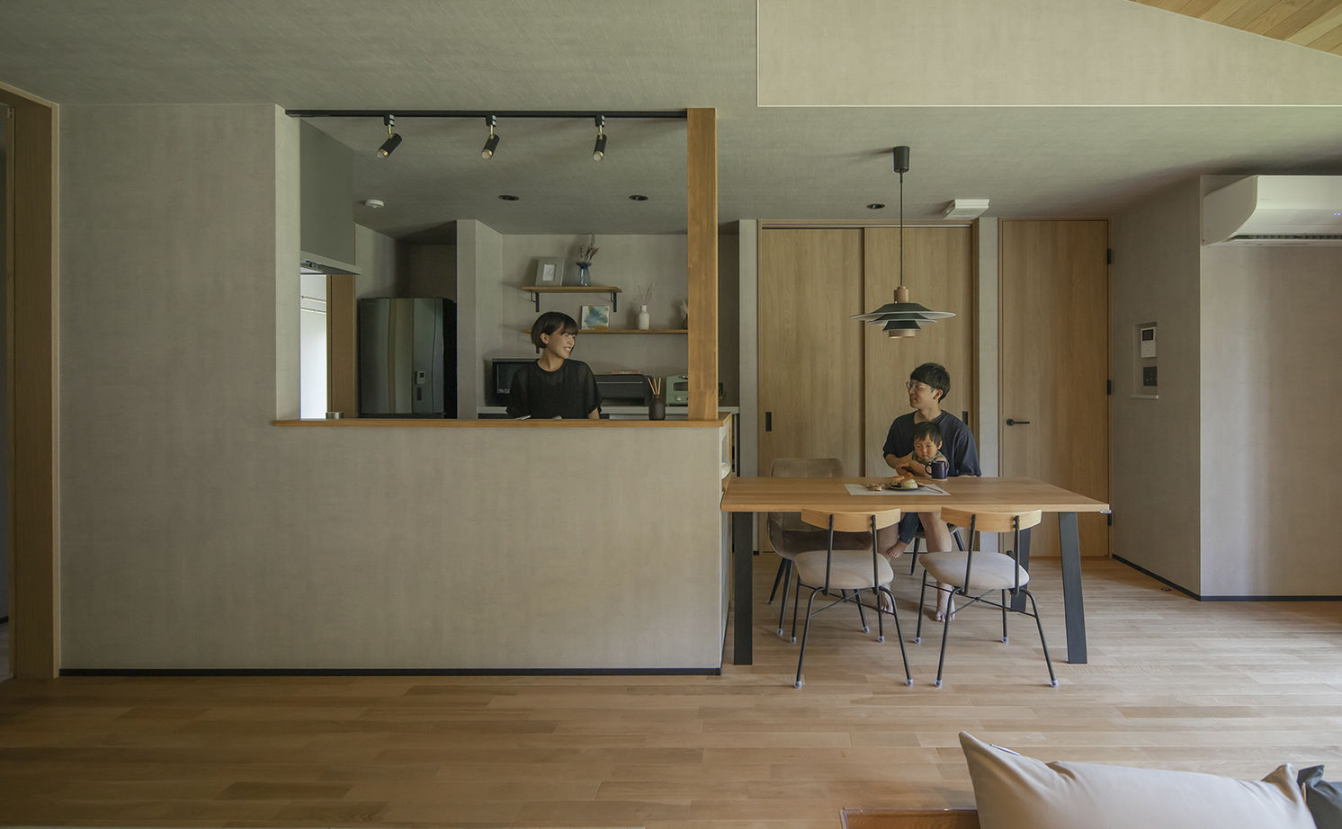 ルポハウス一級建築士事務所 【平屋／勾配天井／2000万円台／滋賀／自然】居心地よい山沿いの平屋。自然のなかで育む豊かな暮らしの建築実例画像4