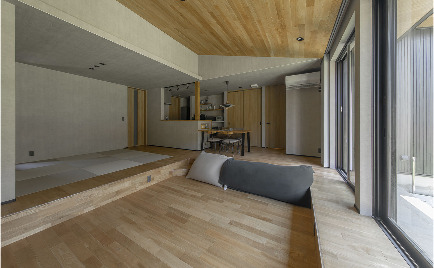 ルポハウス一級建築士事務所 【平屋／勾配天井／2000万円台／滋賀／自然】居心地よい山沿いの平屋。自然のなかで育む豊かな暮らしの建築実例画像6