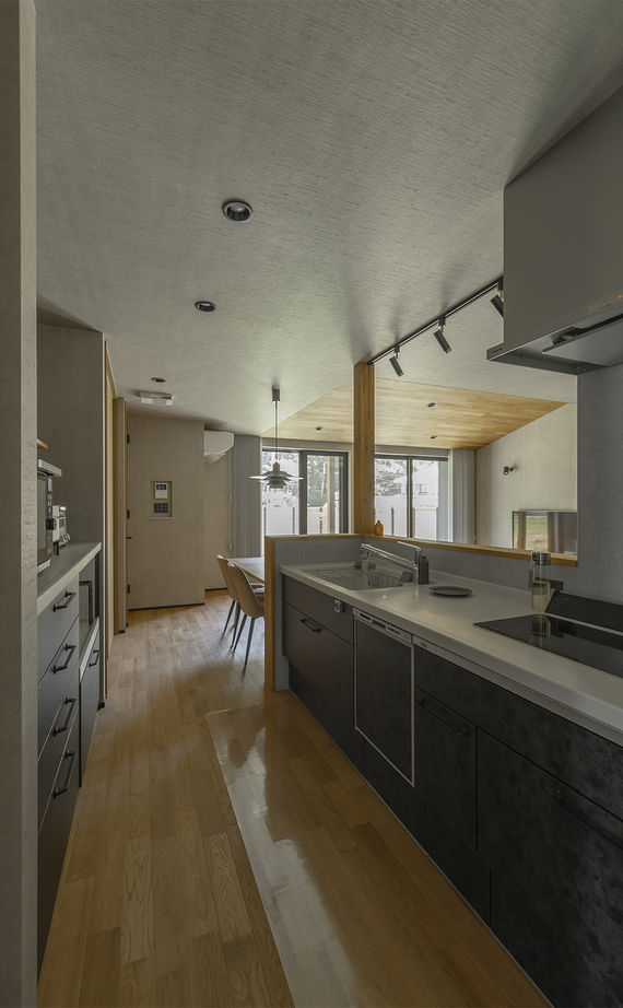 ルポハウス一級建築士事務所 【平屋／勾配天井／2000万円台／滋賀／自然】居心地よい山沿いの平屋。自然のなかで育む豊かな暮らしの建築実例画像8