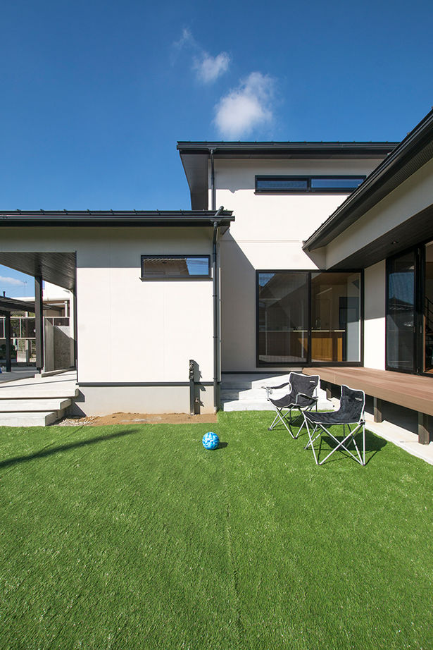 米田木材 【平屋風に暮らす家】庭の緑に癒される縁側付きの広々LDK、ストレスフリーな家事動線が暮らしの質を向上の建築実例画像9