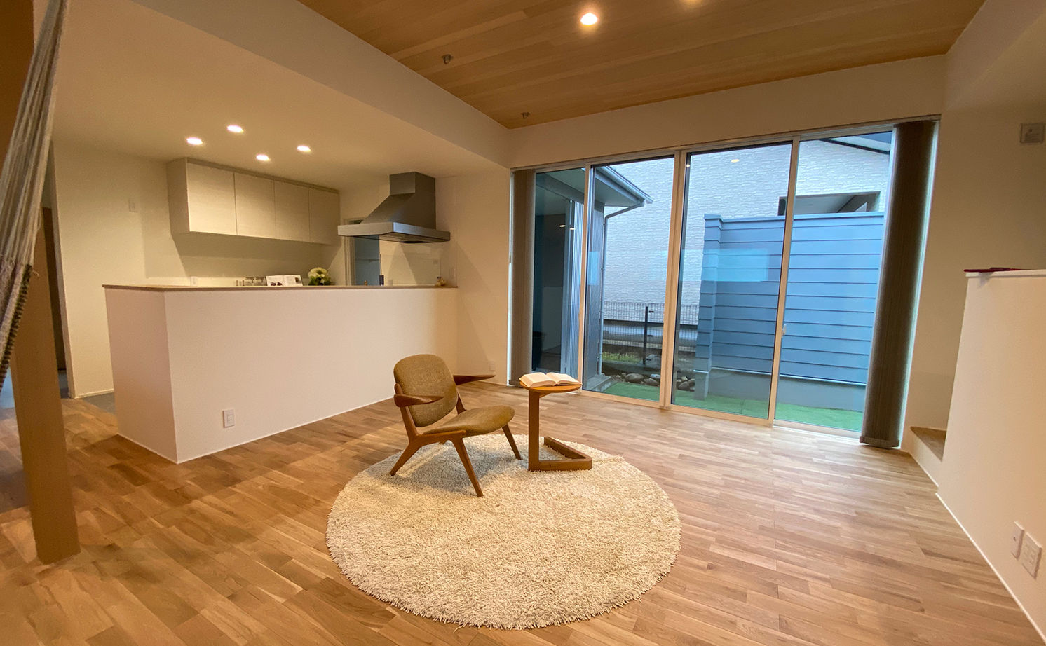 米田木材 【サウナとハンモックのある家】おうち時間がもっと楽しくなる！平屋でのびのび自然体で過ごせる住まいの建築実例画像2