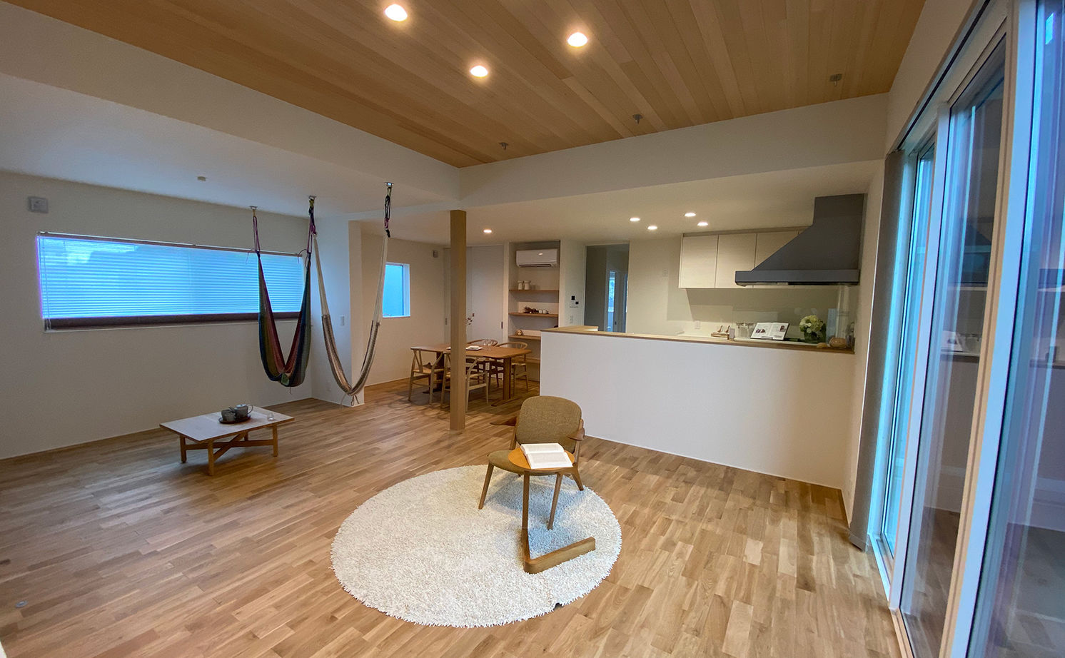 米田木材 【サウナとハンモックのある家】おうち時間がもっと楽しくなる！平屋でのびのび自然体で過ごせる住まいの建築実例画像3