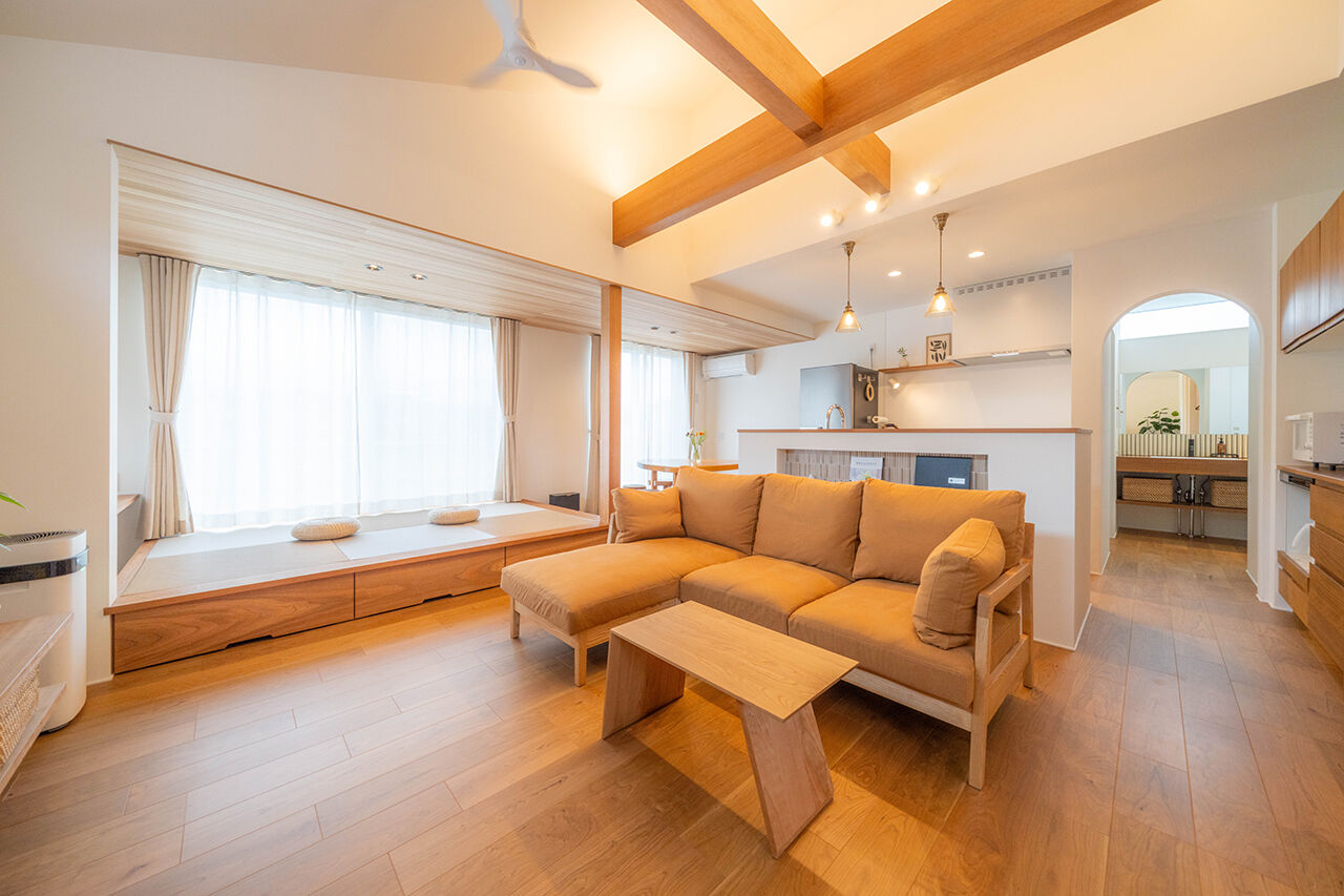 米田木材 【平屋感覚の開放的なLDK】田園の風景に包まれた、家族が自然と集う場所がある住まいの建築実例画像2