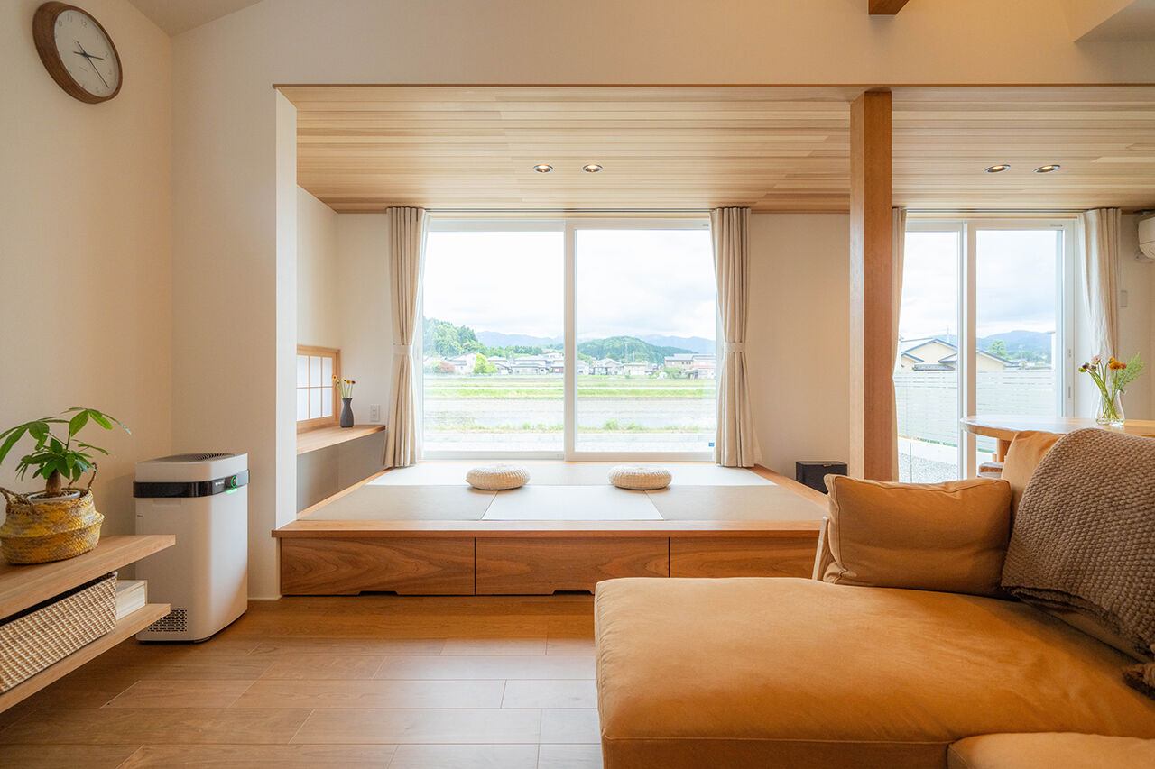 米田木材 【平屋感覚の開放的なLDK】田園の風景に包まれた、家族が自然と集う場所がある住まいの建築実例画像3