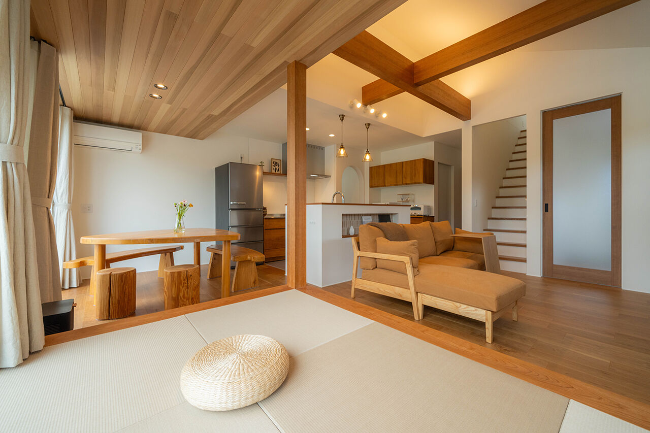 米田木材 【平屋感覚の開放的なLDK】田園の風景に包まれた、家族が自然と集う場所がある住まいの建築実例画像4