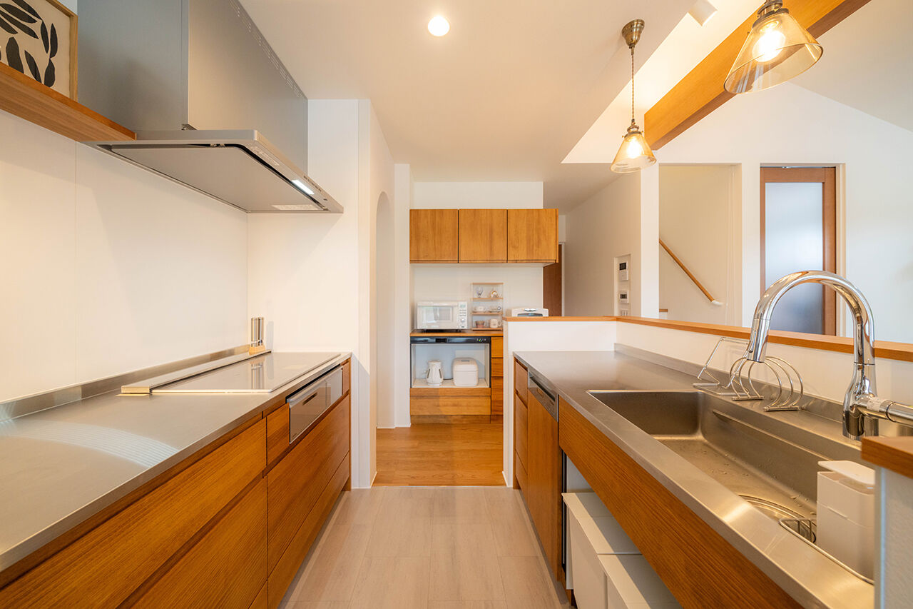 米田木材 【平屋感覚の開放的なLDK】田園の風景に包まれた、家族が自然と集う場所がある住まいの建築実例画像5