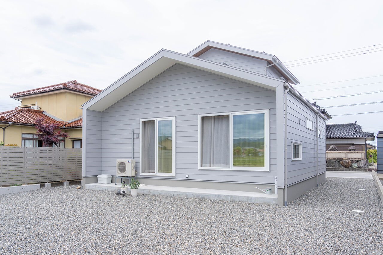 米田木材 【平屋感覚の開放的なLDK】田園の風景に包まれた、家族が自然と集う場所がある住まいの建築実例画像10