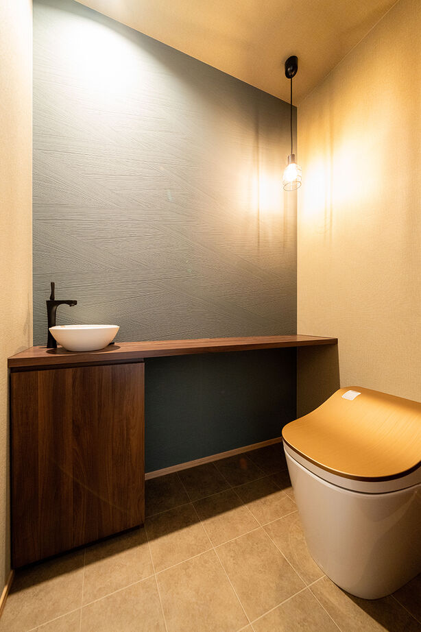 米田木材 【スケール感×素材美】3.7ｍの高天井と約35帖のLDKが叶えた、集いとくつろぎが共存する住まいの建築実例画像8