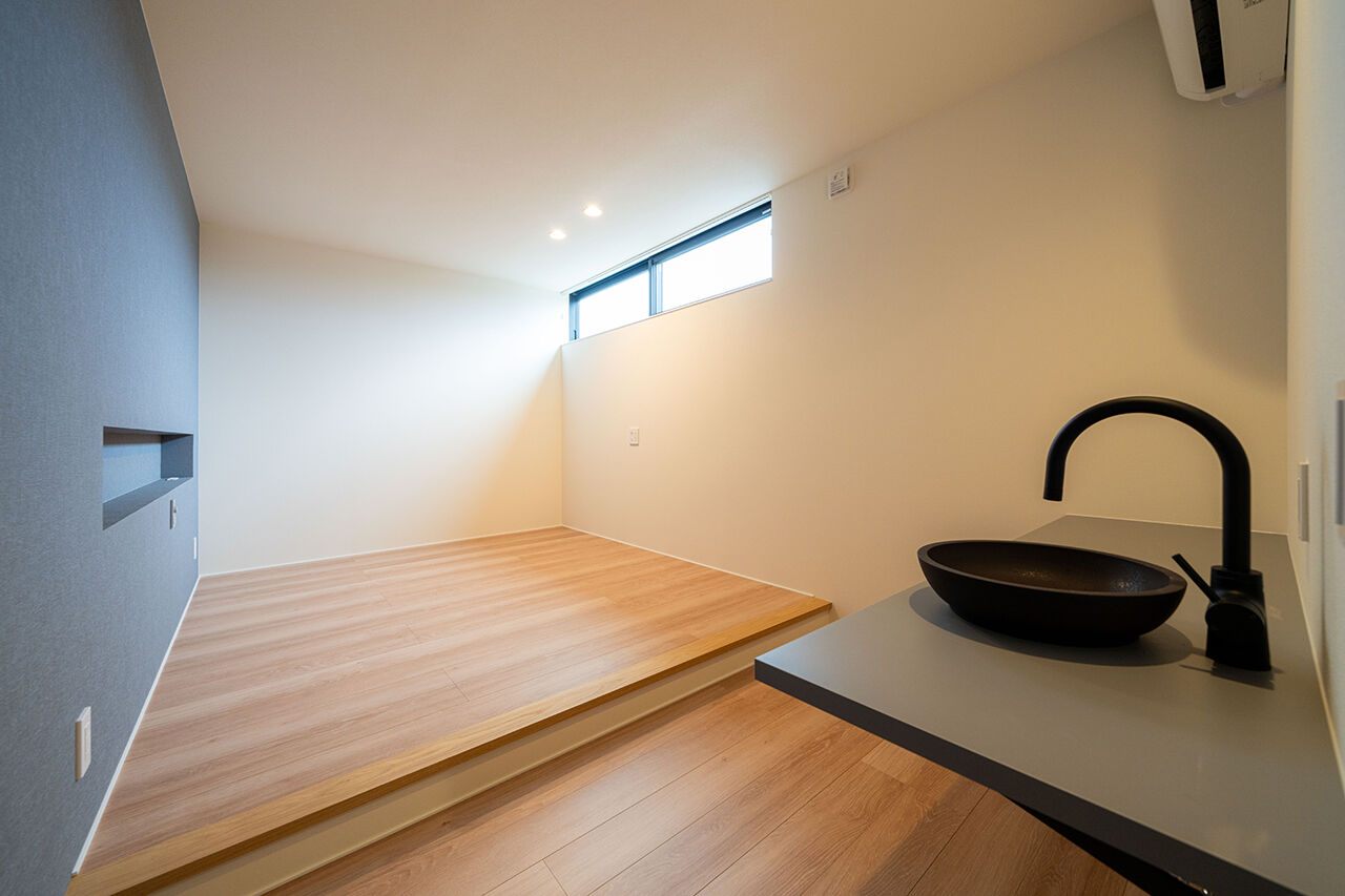 米田木材 【スケール感×素材美】3.7ｍの高天井と約35帖のLDKが叶えた、集いとくつろぎが共存する住まいの建築実例画像9