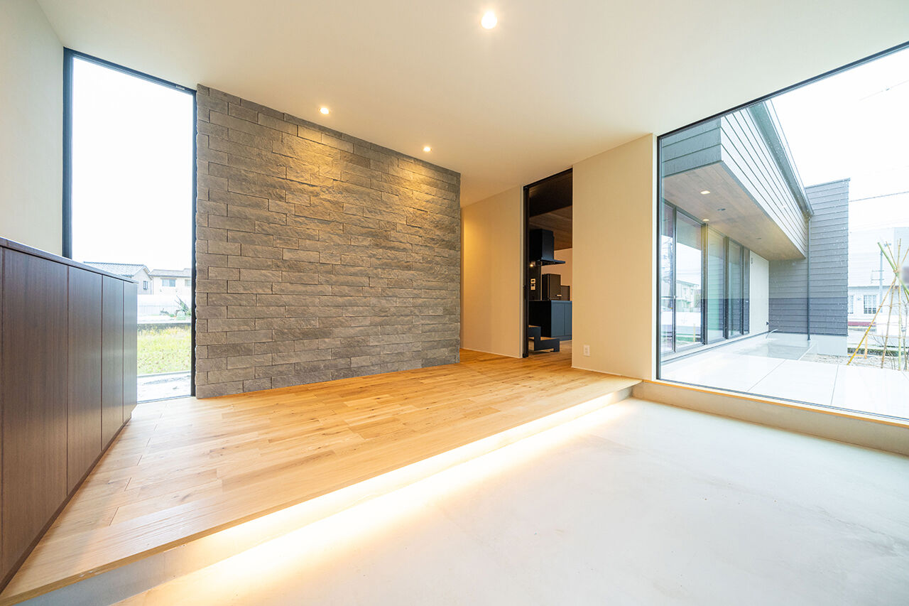 米田木材 【スケール感×素材美】3.7ｍの高天井と約35帖のLDKが叶えた、集いとくつろぎが共存する住まいの建築実例画像10