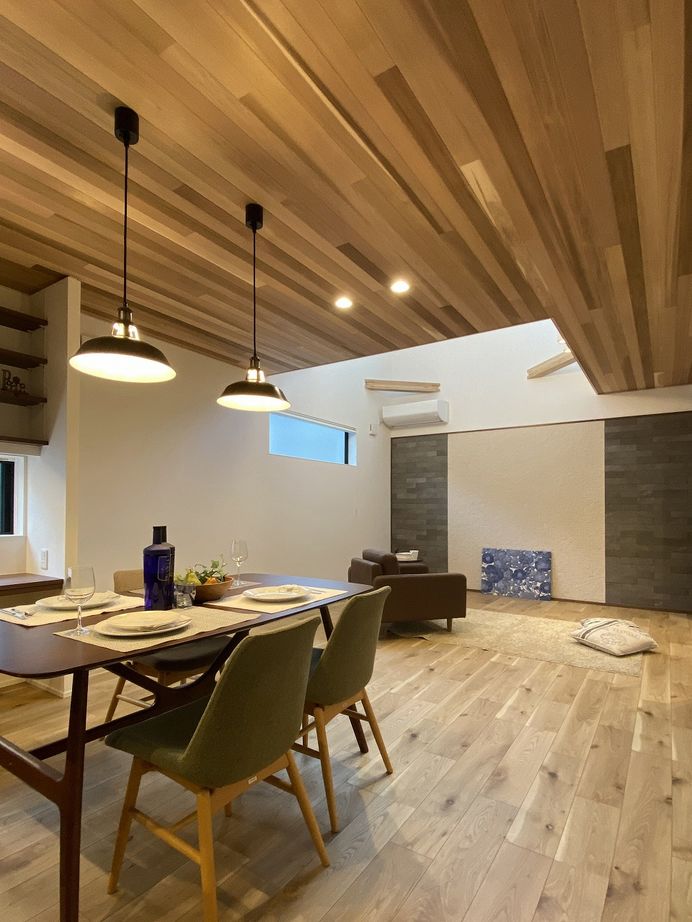 アンドクリエイト スクエア型のスタイリッシュな外観とモダンインテリアが美しい家の建築実例画像1