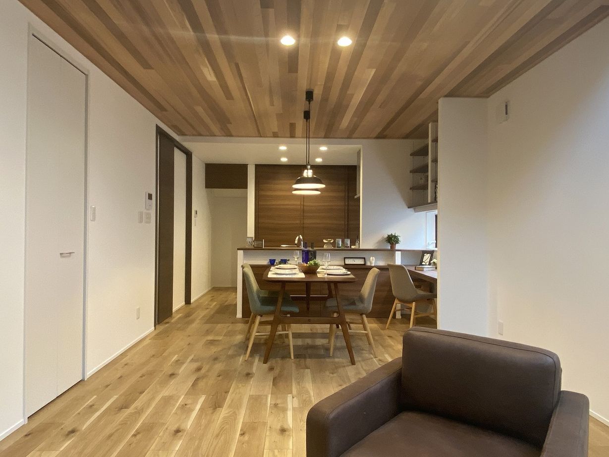 アンドクリエイト スクエア型のスタイリッシュな外観とモダンインテリアが美しい家の建築実例画像2