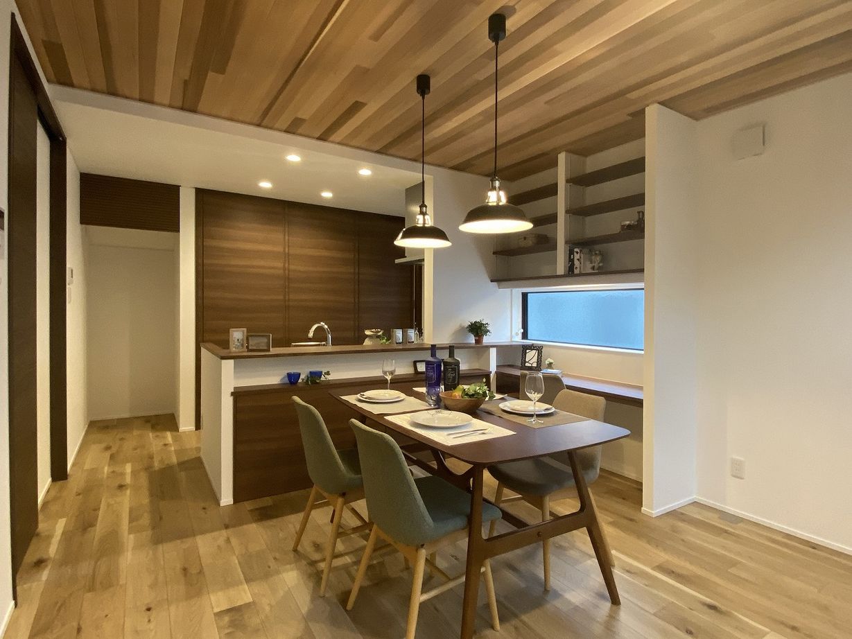 アンドクリエイト スクエア型のスタイリッシュな外観とモダンインテリアが美しい家の建築実例画像3