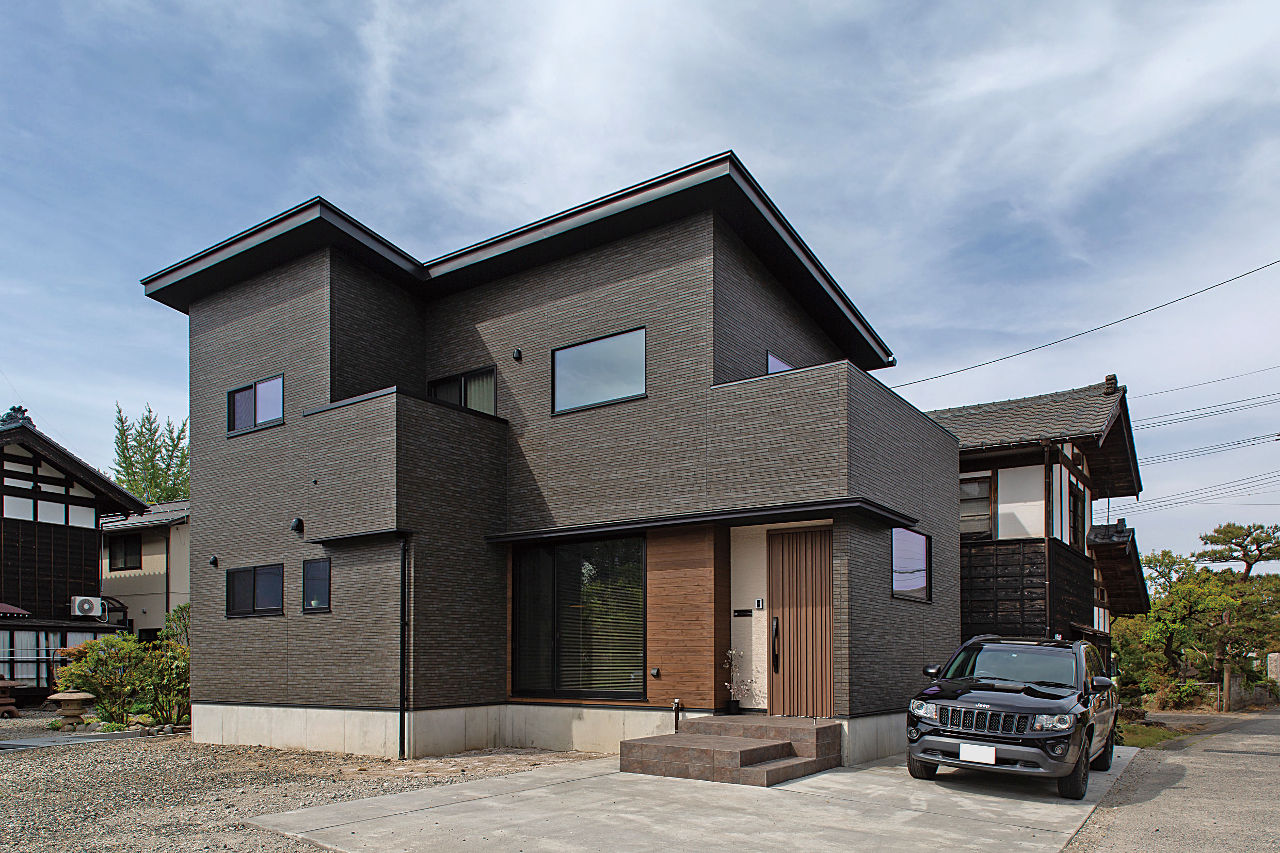 アンドクリエイト アカシアの床が広がるシックな大人のインテリアの建築実例画像8