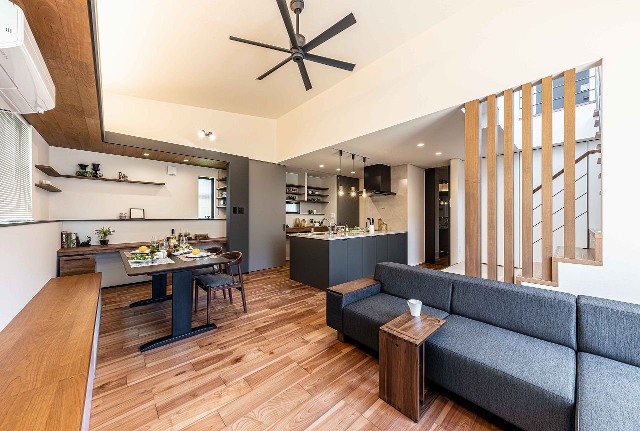 アンドクリエイト 開放感と落ち着きを追求した、高級感溢れる住まいの建築実例画像1