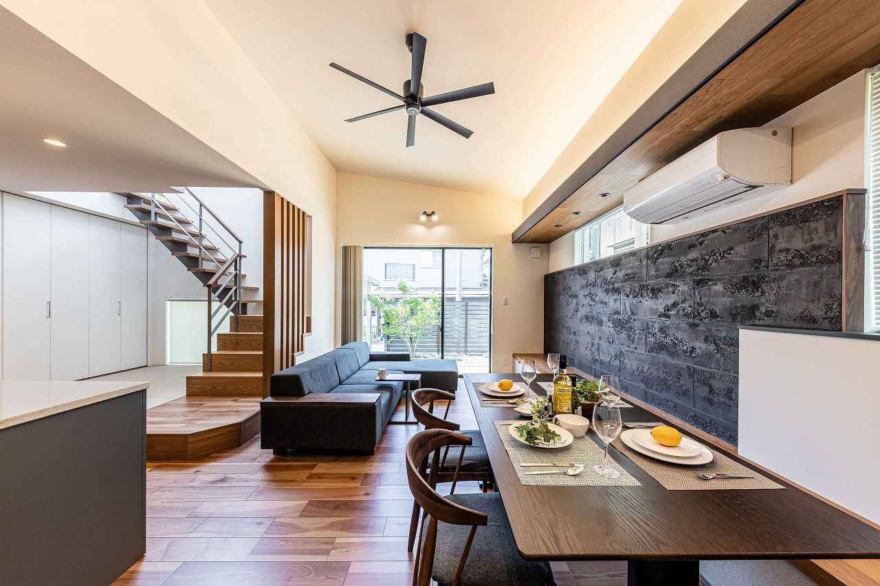 アンドクリエイト 開放感と落ち着きを追求した、高級感溢れる住まいの建築実例画像3