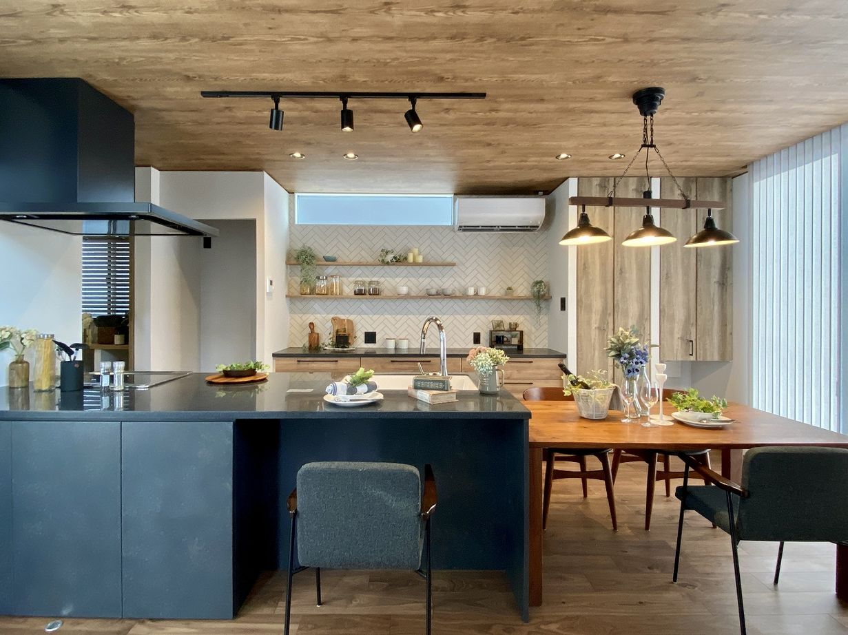 アンドクリエイト ニューヨークの歴史あるホテルのようなインテリアデザインの家の建築実例画像1