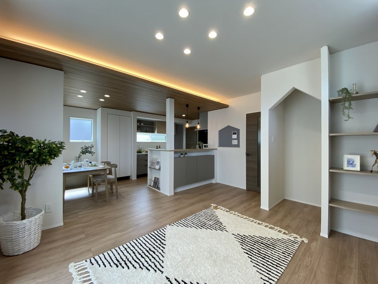 アンドクリエイト 心地いい居場所が見つかる、ヌックと造作ベンチのある家の建築実例画像2