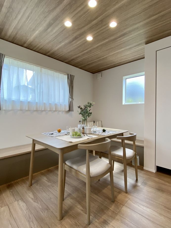 アンドクリエイト 心地いい居場所が見つかる、ヌックと造作ベンチのある家の建築実例画像4