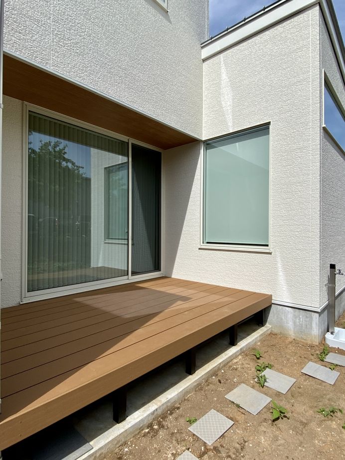 アンドクリエイト デッキ&庭へと空間が連続する、子どもたちが自由に遊べる家の建築実例画像7