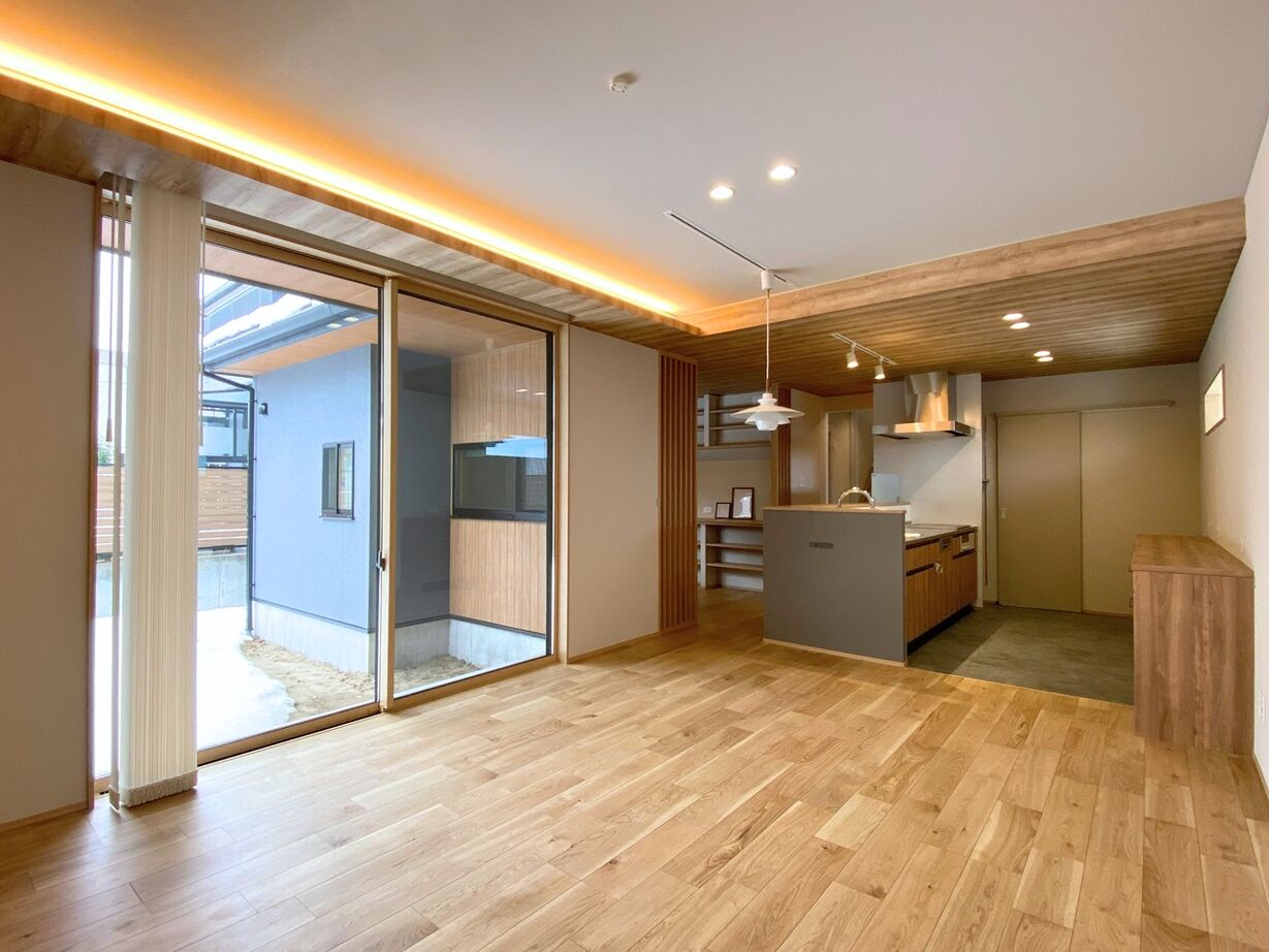 アンドクリエイト 木の温もりと間接照明の演出が心地よいジャパンディハウスの建築実例画像2