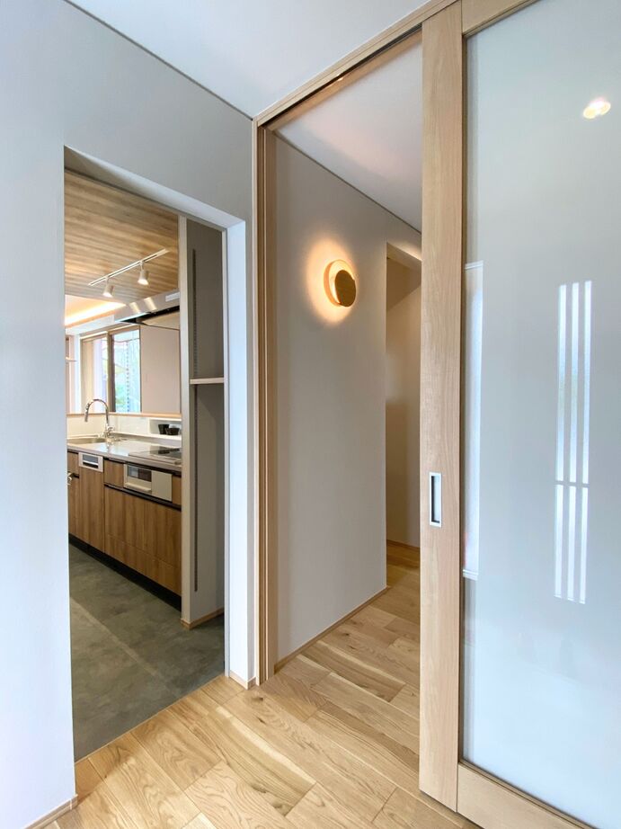 アンドクリエイト 木の温もりと間接照明の演出が心地よいジャパンディハウスの建築実例画像5