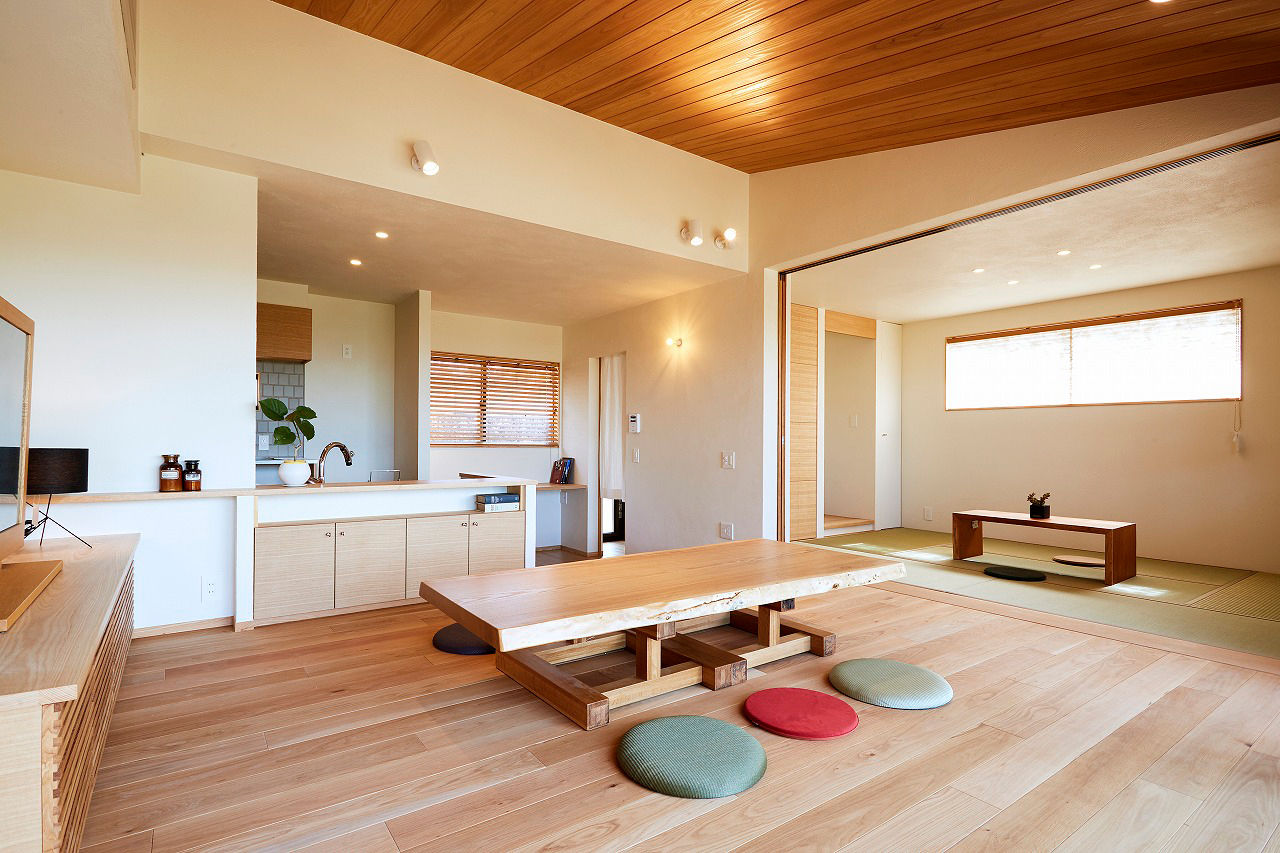 ONE and ALL 【岐阜市｜L字型×平屋×約30坪】懐かしさ漂う和モダンな平屋「家事の最中も見晴らしを楽しんでいます」の建築実例画像3