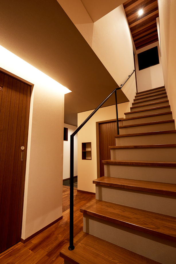 ONE and ALL 【岐阜市｜平屋風の2階建て×中庭】南北に長い土地の心配な日当たりは「中庭」と「吹抜け」で解消の建築実例画像10