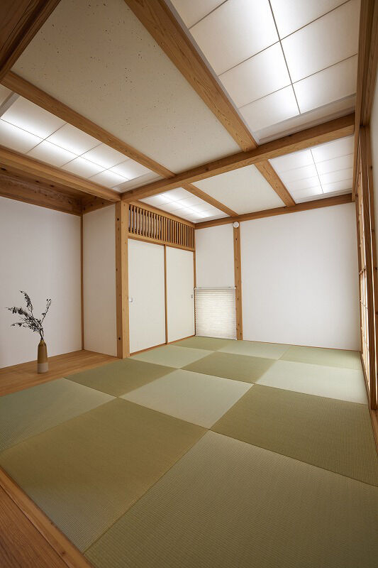 ONE and ALL 【岐阜県｜２世帯｜吹抜けリビング＆玄関】ヒノキや杉の無垢材を贅沢に。経年の味わいがある和風邸宅の建築実例画像5