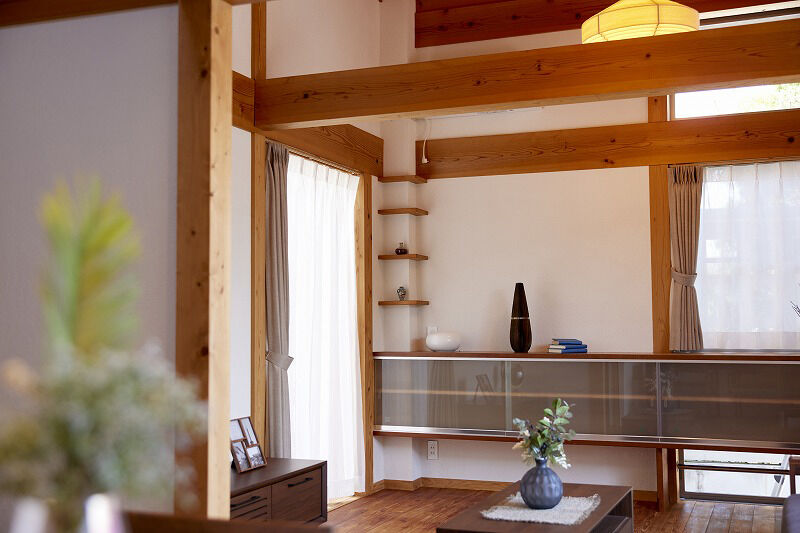 ONE and ALL 【岐阜県｜２世帯｜吹抜けリビング＆玄関】ヒノキや杉の無垢材を贅沢に。経年の味わいがある和風邸宅の建築実例画像7