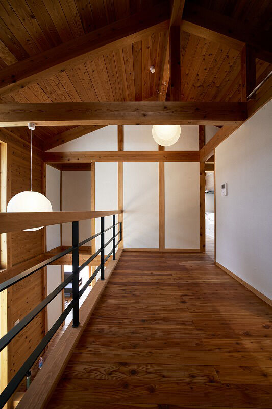 ONE and ALL 【岐阜県｜２世帯｜吹抜けリビング＆玄関】ヒノキや杉の無垢材を贅沢に。経年の味わいがある和風邸宅の建築実例画像8
