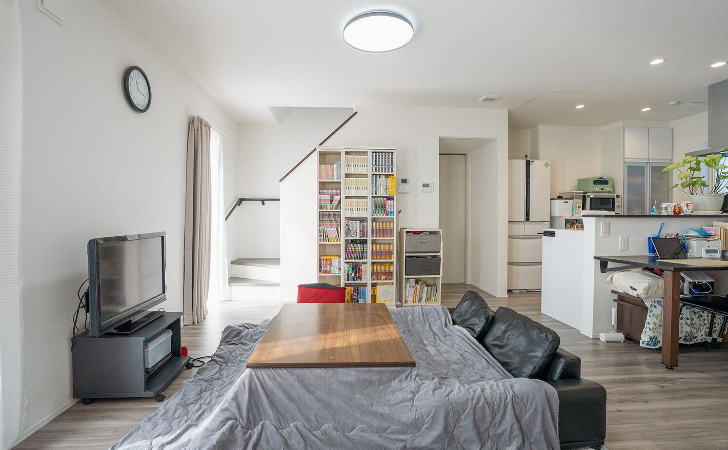 ホクシンハウス 子どもがのびのび育つ住まい／こたつを囲み家族4人のあたたかな暮らし。あえて冬に体験宿泊し断熱性を実感の建築実例画像2