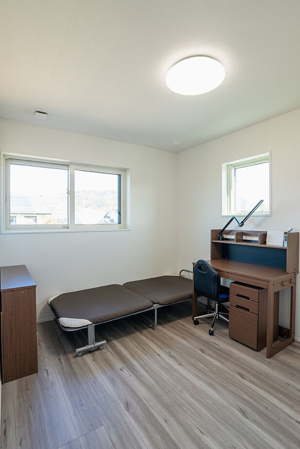 ホクシンハウス 子どもがのびのび育つ住まい／こたつを囲み家族4人のあたたかな暮らし。あえて冬に体験宿泊し断熱性を実感の建築実例画像5