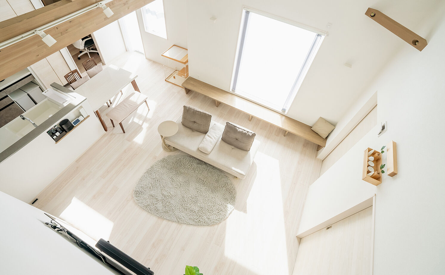 ホクシンハウス ミニマルな平屋の2人暮らし／散らからないよう考え尽くした動線＆収納。大きな窓から空を見晴らす開放感！の建築実例画像4