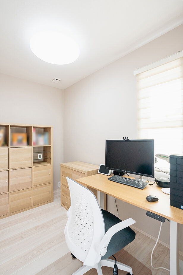 ホクシンハウス ミニマルな平屋の2人暮らし／散らからないよう考え尽くした動線＆収納。大きな窓から空を見晴らす開放感！の建築実例画像8