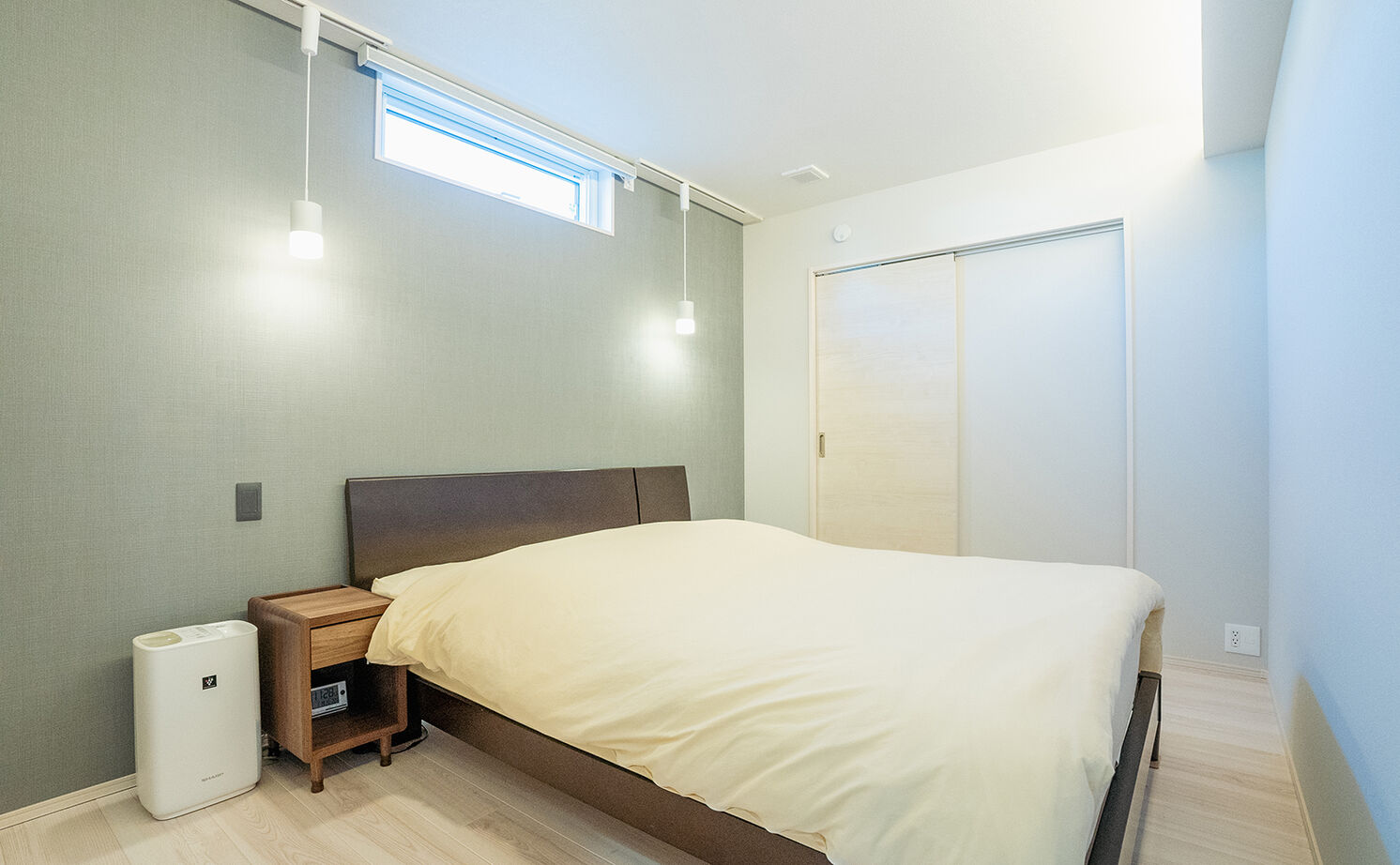 ホクシンハウス ミニマルな平屋の2人暮らし／散らからないよう考え尽くした動線＆収納。大きな窓から空を見晴らす開放感！の建築実例画像11